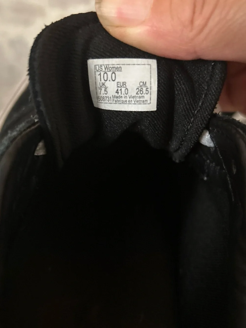 Vans Women’s Classic Black/White Low-Top Sneakers